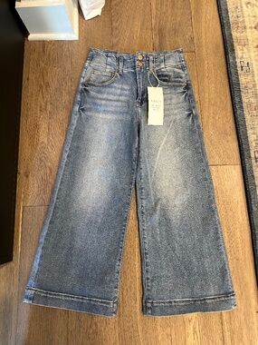 Risen cropped wide leg jeans